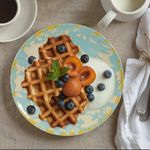 Casa si Gradina - Bucatarie si vesela - Vesela si tacamuri - Farfurii si boluri - Set farfurii 24 piese, pentru 6 persoane, Hawaii, Cesiro, Alb ivoire cu frunze albastru deschis - Infinity.ro