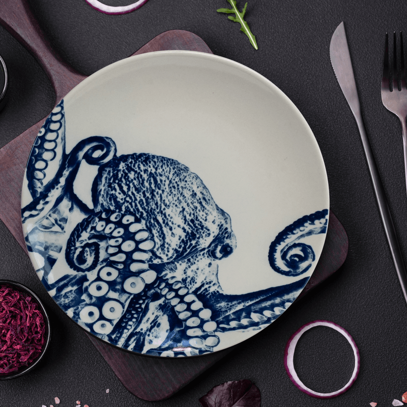 Casa si Gradina - Bucatarie si vesela - Vesela si tacamuri - Farfurii si boluri - Set farfurii 18 piese, pentru 6 persoane, Maritim Oceanic, Cesiro, Alb cu model carcatita - Infinity.ro