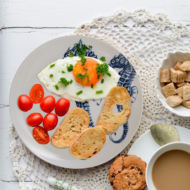 Casa si Gradina - Bucatarie si vesela - Vesela si tacamuri - Farfurii si boluri - Set farfurii 18 piese, pentru 6 persoane, Valuri Marine, Cesiro, Alb lucios decor cai de mare - Infinity.ro