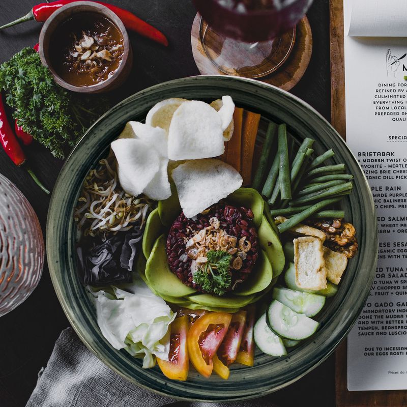 Casa si Gradina - Bucatarie si vesela - Vesela si tacamuri - Farfurii si boluri - Set farfurii 18 piese, pentru 6 persoane, Whirlwind, Cesiro, Alb Ivoire cu negru - Infinity.ro