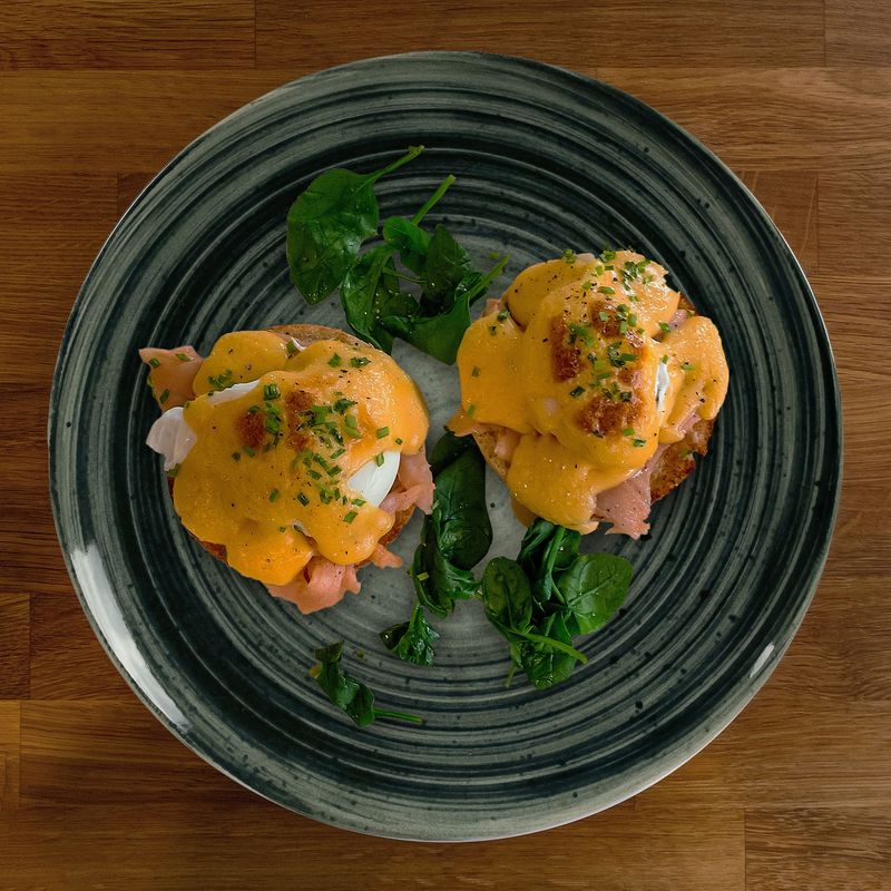 Casa si Gradina - Bucatarie si vesela - Vesela si tacamuri - Farfurii si boluri - Set farfurii 18 piese, pentru 6 persoane, Whirlwind, Cesiro, Alb Ivoire cu negru - Infinity.ro