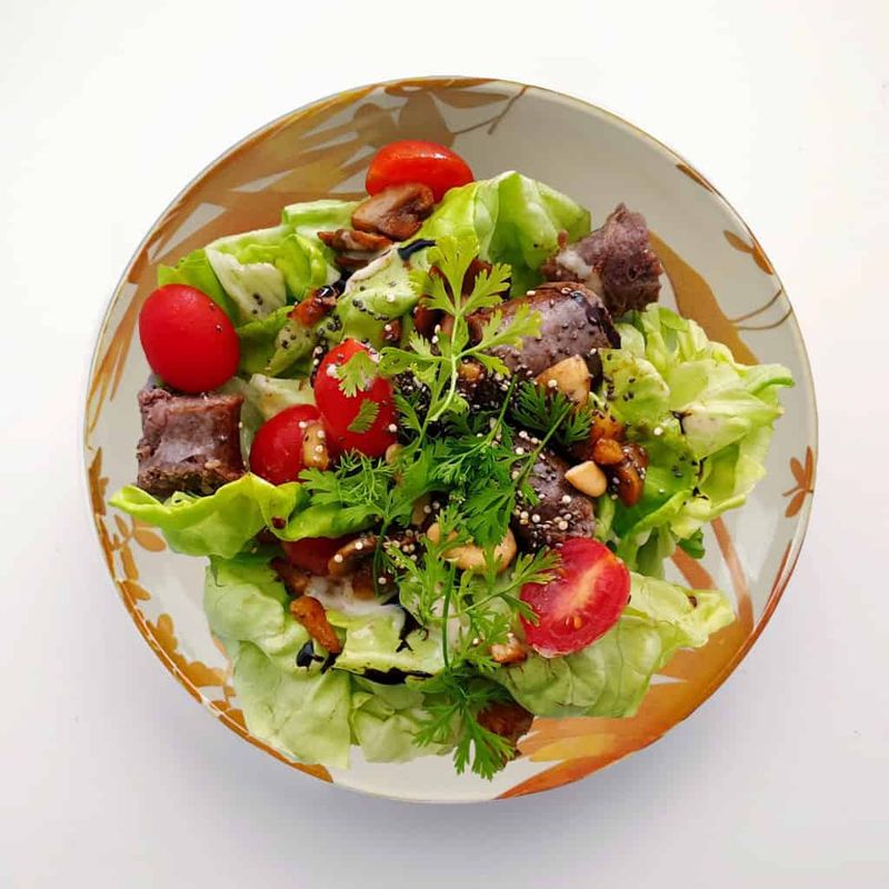 Casa si Gradina - Bucatarie si vesela - Vesela si tacamuri - Farfurii si boluri - Set farfurii 12 piese, pentru 4 persoane, Cesiro, Alb Ivoire cu frunze portocalii - Infinity.ro