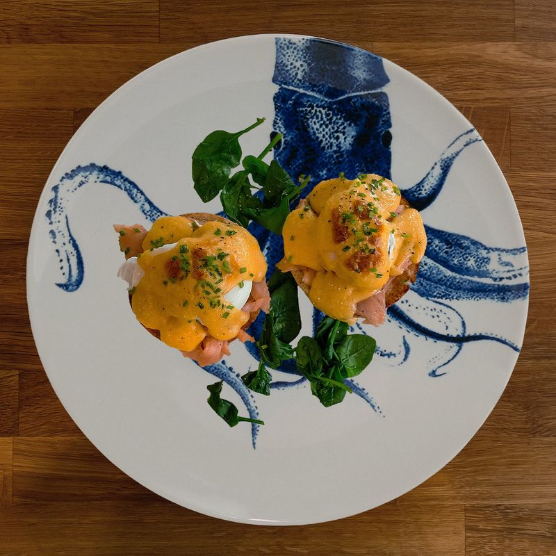 Casa si Gradina - Bucatarie si vesela - Vesela si tacamuri - Farfurii si boluri - Set farfurii 12 piese, pentru 4 persoane, Dansul Tentaculelor, Cesiro, Alb lucios decor meduza - Infinity.ro