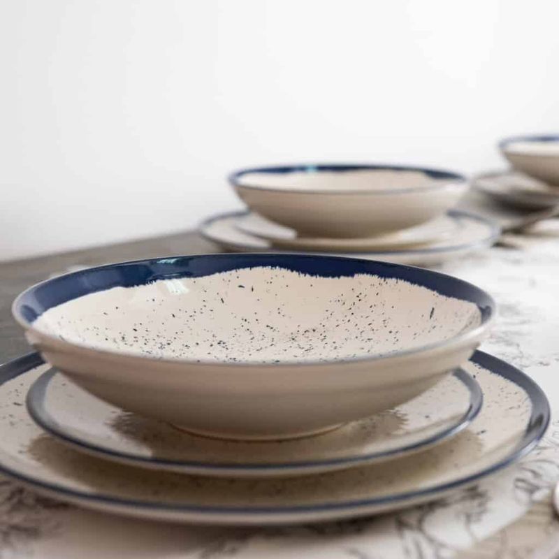 Casa si Gradina - Bucatarie si vesela - Vesela si tacamuri - Farfurii si boluri - Set farfurii 12 piese, pentru 4 persoane, Anchor, Cesiro, Alb Ivoire cu albastru - Infinity.ro