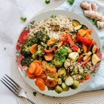 Casa si Gradina - Bucatarie si vesela - Vesela si tacamuri - Farfurii si boluri - Set 4 farfurii adanci 20 cm x 280 ml, pentru 4 persoane, Cesiro Porțelan, Ivoire cu trandafir rosu - Infinity.ro