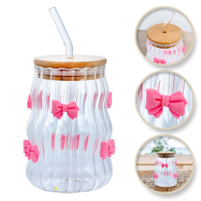 Casa si Gradina/Bucatarie si vesela/Cani si pahare/Cani si cesti - Pahar din sticla cu pereti ondulati, fundite roz, capac din bambus si pai, 450 ml - Infinity.ro