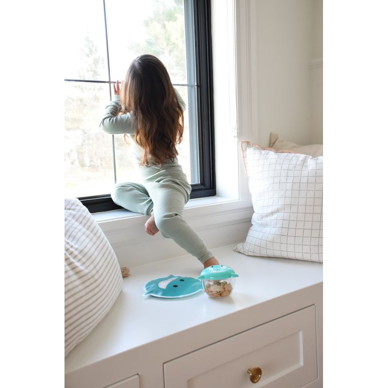 Jucarii, Copii si Bebe - Hrana si alaptare - Biberoane, suzete si accesorii hranire - Articole hranire bebelusi - Recipient hrana bebe, melii, model rechin - Infinity.ro