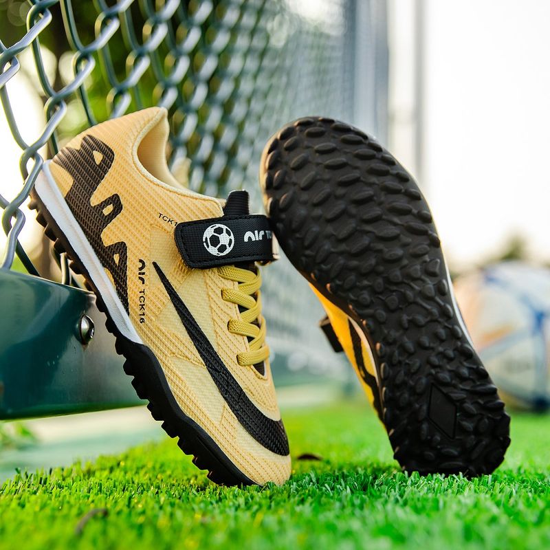 Sport si Outdoor - Echipament Sportiv - Incaltaminte sport - Pantofi sport - Ghete de fotbal pentru copii MBrands, 8.5 pentru teren sintetic, culoare galben 31 - Infinity.ro