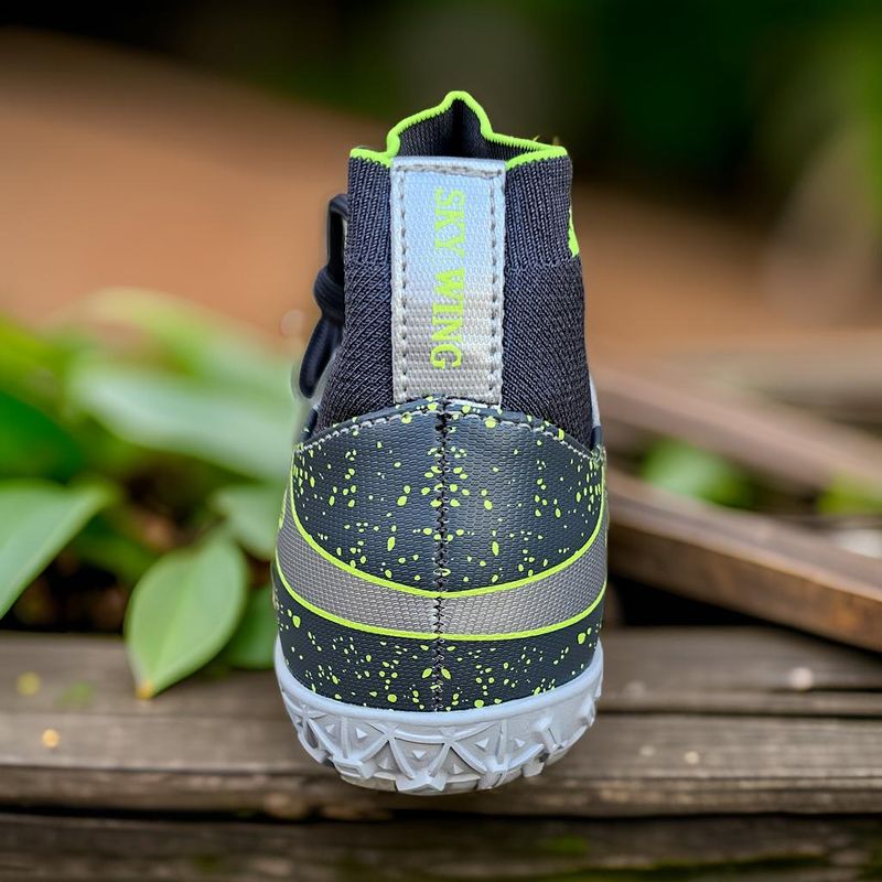 Sport si Outdoor - Echipament Sportiv - Incaltaminte sport - Pantofi sport - Ghete de fotbal  Sky Wing 9838, cu glezna cusute in varf, pentru teren sintetic culoare argintiu 39 - Infinity.ro