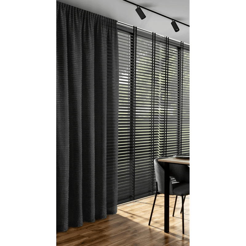 Casa si Gradina - Textile si covoare - Perdele si draperii - Draperii - Draperie EVA MINGE REINA confectionata din tesatura de sifon cu model din fire de mohair, 135 x 270 cm, negru - Infinity.ro