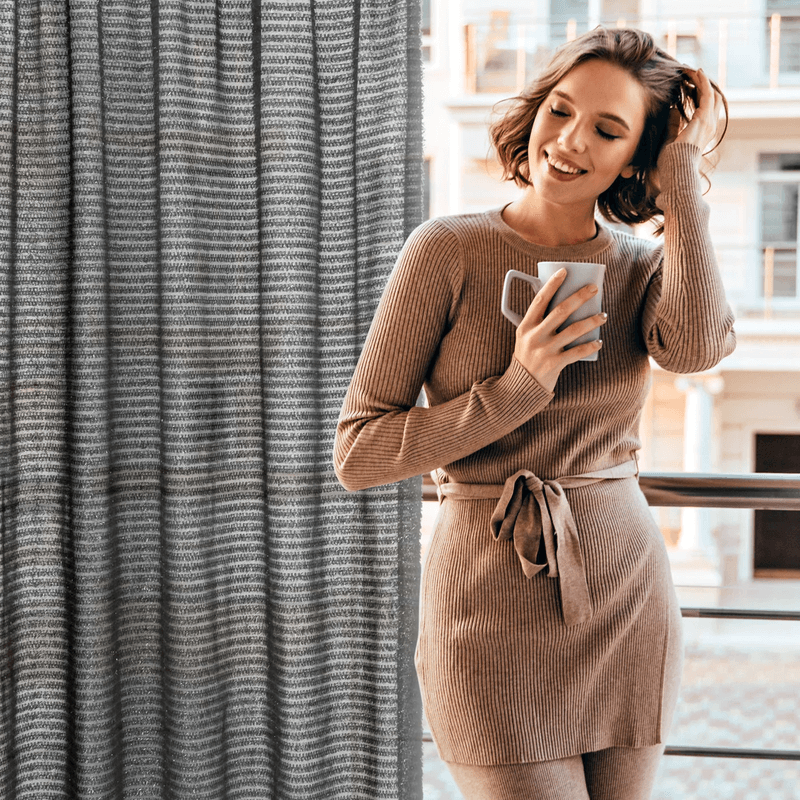 Casa si Gradina - Textile si covoare - Perdele si draperii - Draperii - Draperie EVA MINGE REINA confectionata din tesatura de sifon cu model din fire de mohair, 135 x 270 cm, negru - Infinity.ro