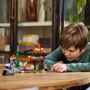 Lego minecraft putul din badlands 21263