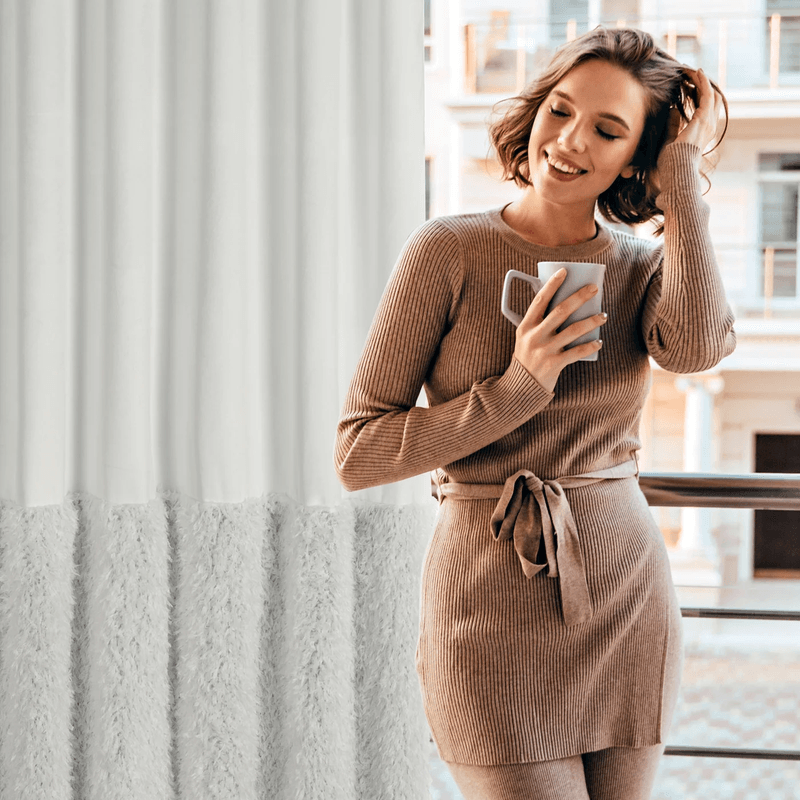 Casa si Gradina - Textile si covoare - Perdele si draperii - Draperii - Draperie MARION din catifea, cu un model din blana fina in partea de jos a tesaturii, 140 x 270 cm, alb - Infinity.ro