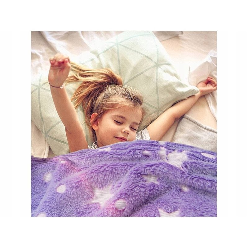 Casa si Gradina - Textile si covoare - Pături și cuverturi - Pături - Patura Pufoasa cu Insertii Fosforescente, Glow in the Dark, Model Unicorni si Stele/Luna si Stele, 150x200cm, Roz - Infinity.ro