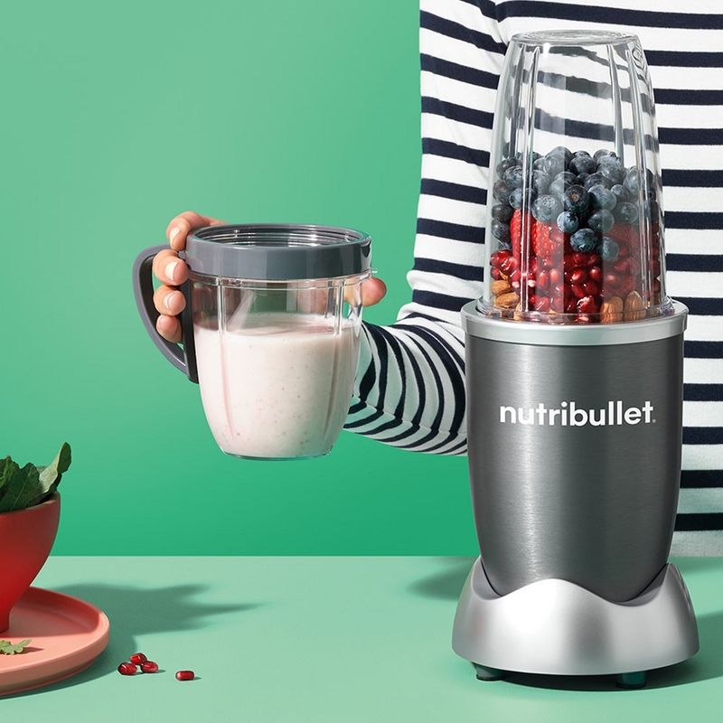 Electronice si Electrocasnice - Electrocasnice bucatarie - Mixere, tocatoare & roboti de bucatarie - Blendere si mini tocatoare - Set cu Blender Nutribullet si multe accesorii, Multifunctional, Putere 600W, vas 0.7L, 12 piese, 1 viteza, gri - Infinity.ro