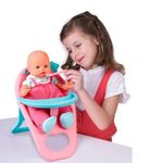 Jucarii, Copii si Bebe - Jucarii si jocuri - Papusi si accesorii - Papusi - Papusa Nenuco cu scaun de masa, include accesorii, varsta 12+ luni, 21x18.5x39cm, roz-albastru - Infinity.ro