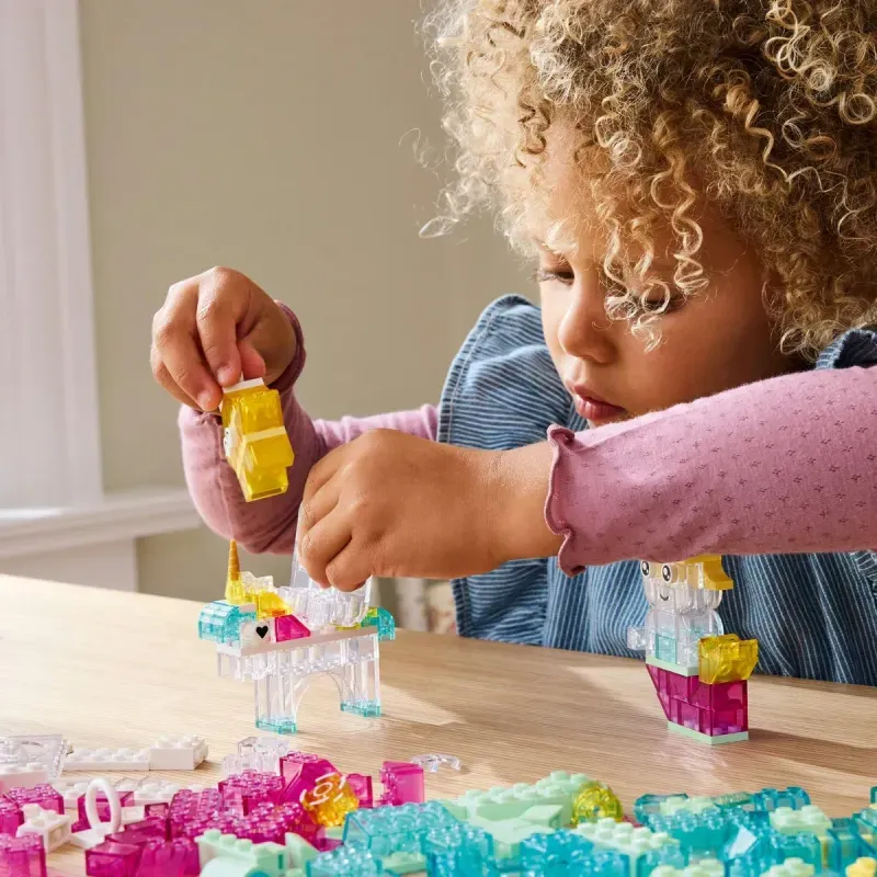 Jucarii, Copii si Bebe - Jucarii si jocuri - Seturi de constructie si cuburi - Seturi de constructie - Lego Classic Cutie Transparenta Magica 11040 - Infinity.ro