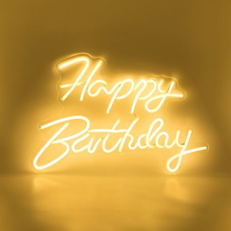 Casa si Gradina - Corpuri si surse de iluminat - Veioze si lampi - Veioze - Lampa LED neon, lumina de culoare alba calda, model HAPPY BIRTHDAY, 40.8x29.5 cm, alb - Infinity.ro
