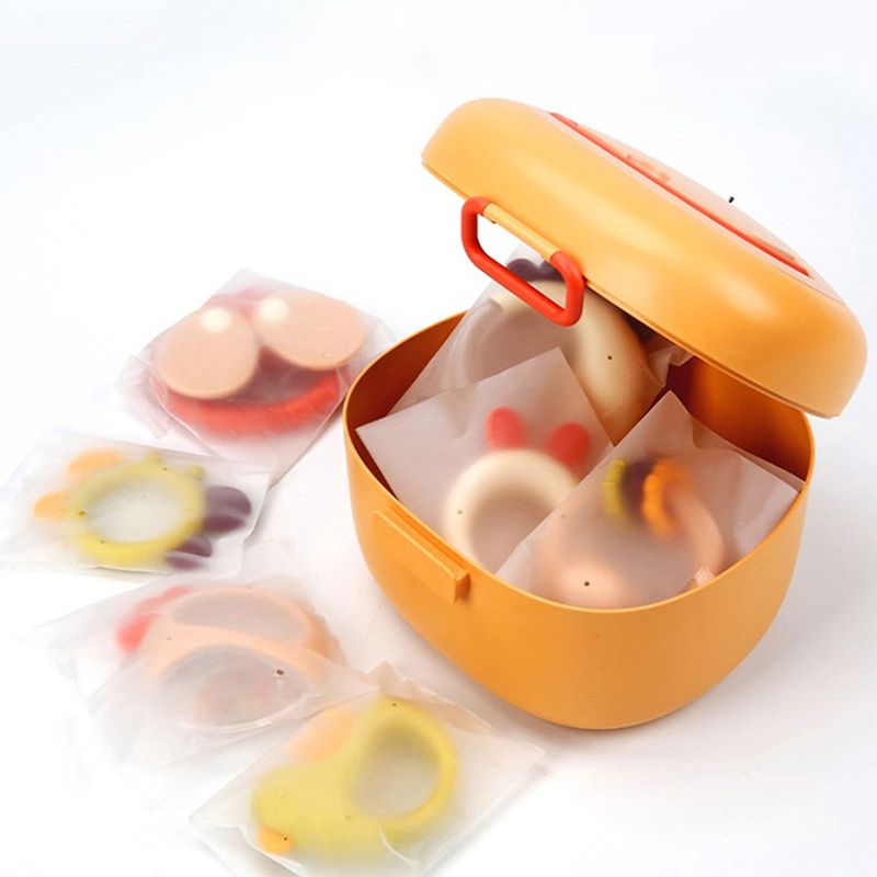 Jucarii, Copii si Bebe - Jucarii si jocuri - Jucarii bebelusi - Jucarii interactive bebelusi - Set 8 piese jucarii zornaitoare bebelusi, dentitie, cutie de transport in forma de ursulet,  0 luni, Edujucarii - Infinity.ro