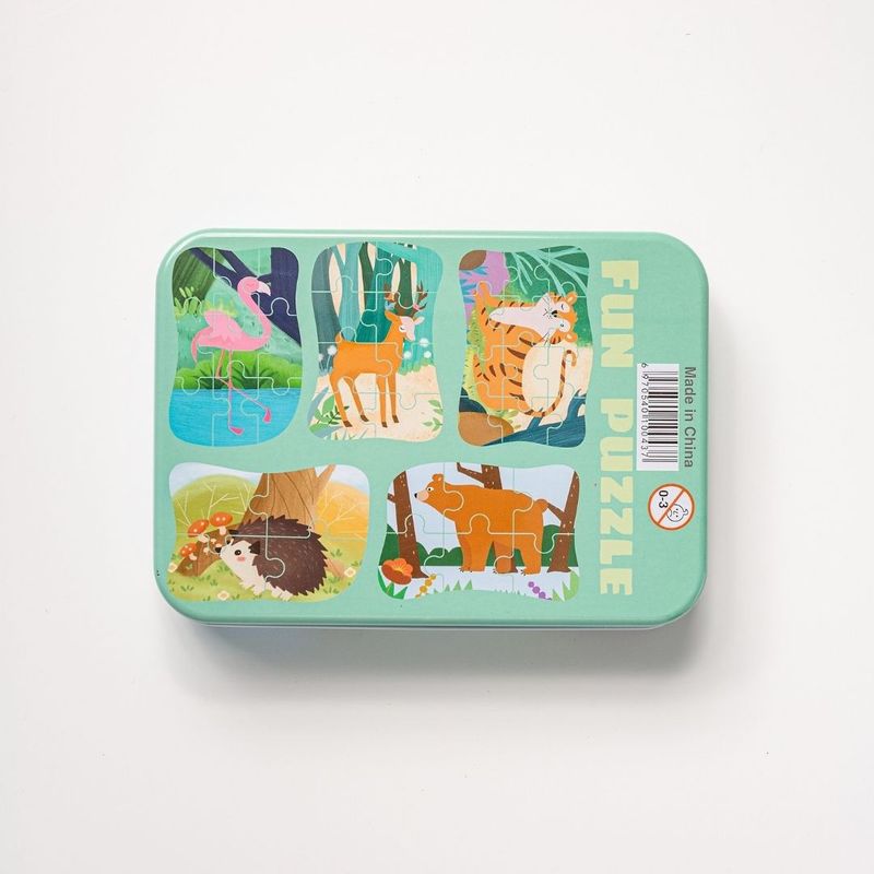 Jucarii, Copii si Bebe - Jucarii si jocuri - Jucarii & jocuri educative - Jocuri si jucarii educative - Set 5 Puzzles pentru incepatori, Diferite Nivele de Complexitate, Cutie Metalica, Flamingo si animale de padure, 3 ani + - Infinity.ro