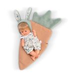 Jucarii, Copii si Bebe - Jucarii si jocuri - Papusi si accesorii - Papusi - Papusa Bomboncin Cu Caciulita De Iepuras Si Paturica Morcov 20cm - Infinity.ro
