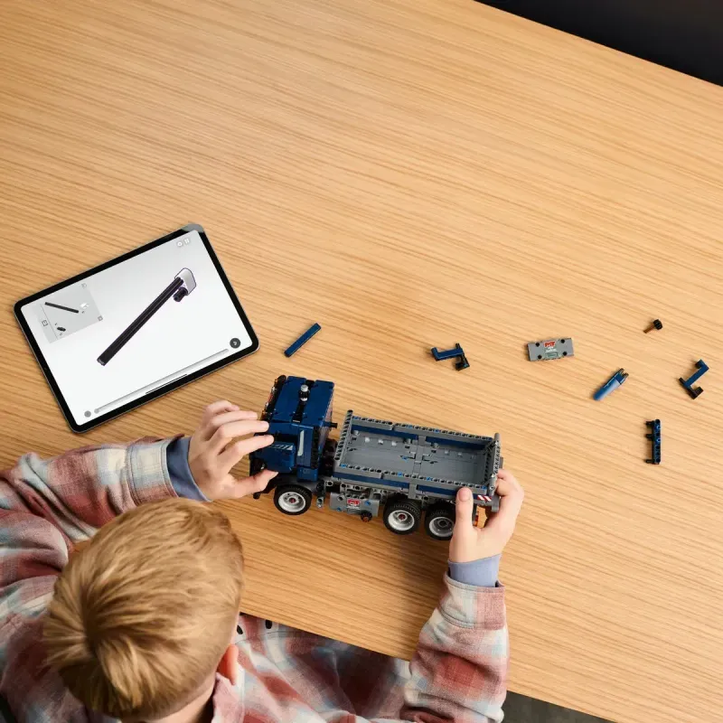Jucarii, Copii si Bebe - Jucarii si jocuri - Seturi de constructie si cuburi - Seturi de constructie - Lego Technic Camion Cu Bena Basculanta 42203 - Infinity.ro
