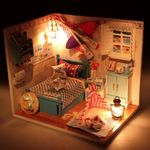 Jucarii, Copii si Bebe - Jucarii si jocuri - Papusi si accesorii - Casute de papusi si mobilier - Kit DIY Casuta din lemn, de asamblat, pentru copii, cu mobilier, accesorii si lumina LED, 14.6x10.5x12.2 cm, multicolor - Infinity.ro