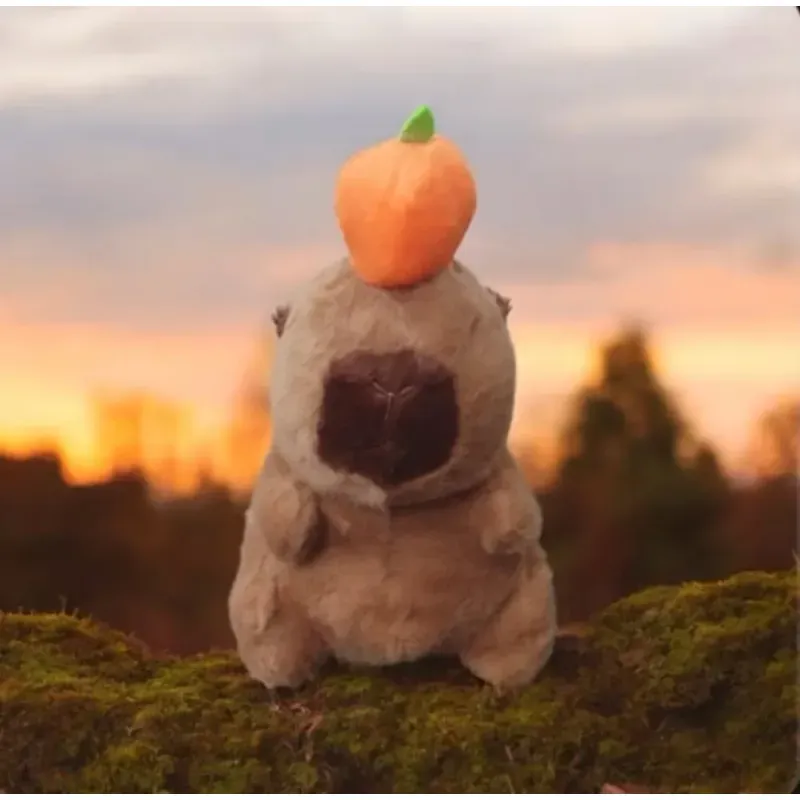 Jucarii, Copii si Bebe - Jucarii si jocuri - Jucarii de plus - Jucarie din plus Capybara, cu dovlecel pe cap, destinata copiilor peste 3 ani, 24cm, culoare maro Cadoul perfect ABYZ - Infinity.ro