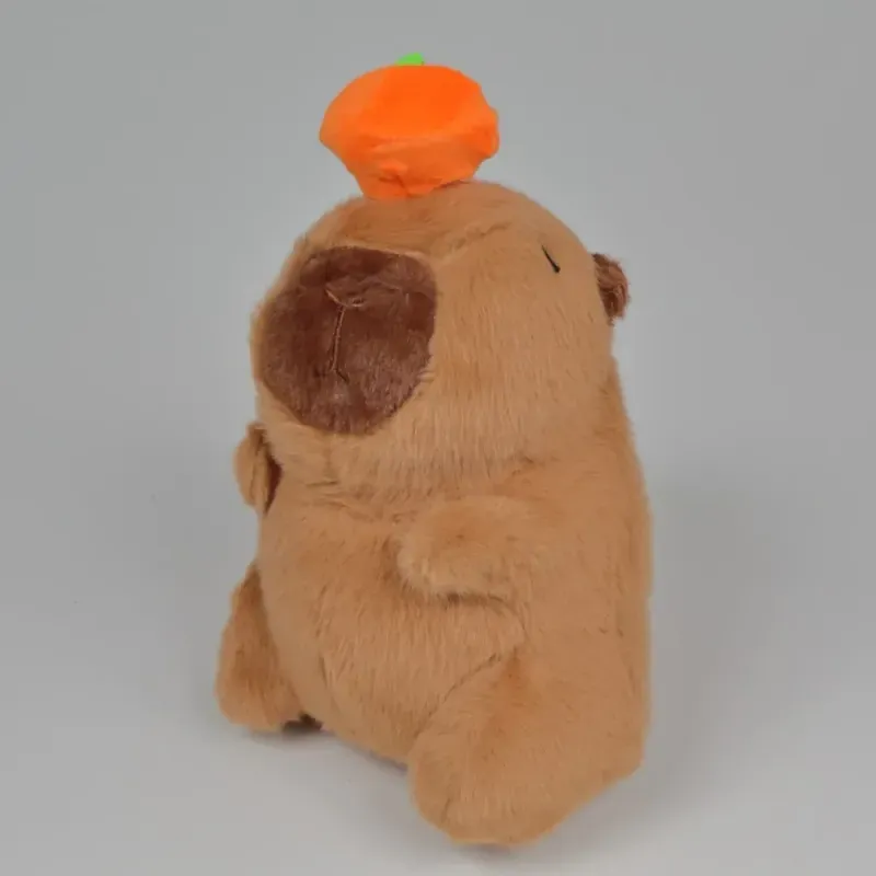 Jucarii, Copii si Bebe - Jucarii si jocuri - Jucarii de plus - Jucarie din plus Capybara, cu dovlecel pe cap, destinata copiilor peste 3 ani, 24cm, culoare maro Cadoul perfect ABYZ - Infinity.ro