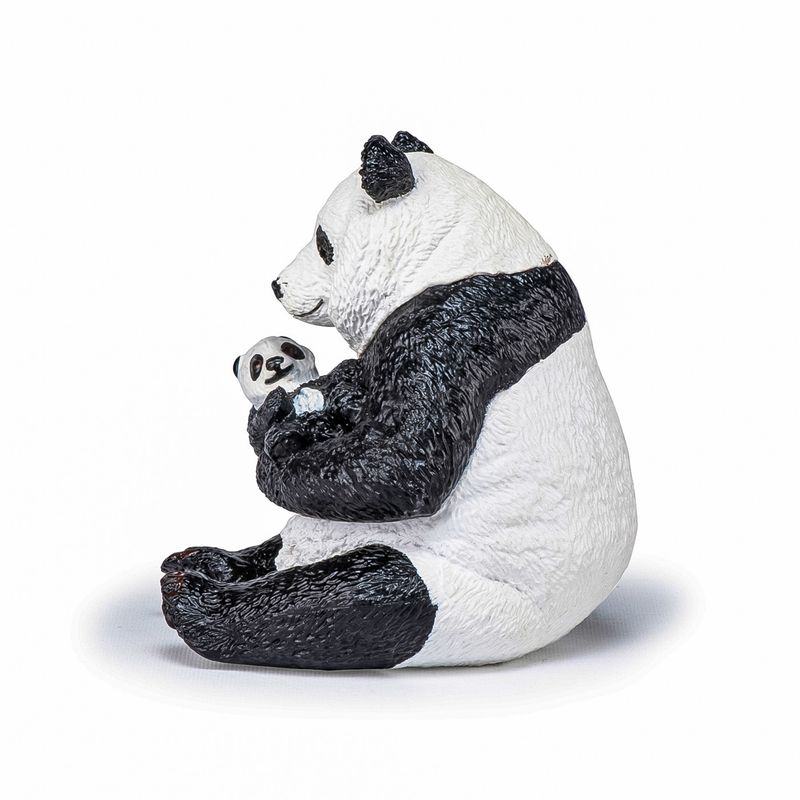 Jucarii, Copii si Bebe - Jucarii si jocuri - Figurine - PAPO Figurina urs panda sezand cu pui in brate - Infinity.ro