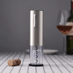 Casa si Gradina - Bucatarie si vesela - Accesorii bar - Tirbusoane si dopuri - Tirbuson Electric, Set desfacator de vin, Dop Servire si Dop Vidare, Adsinio, Argintiu/Negru - Infinity.ro