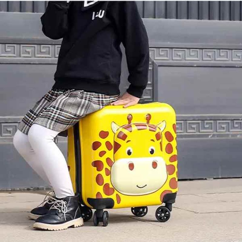 Carti si Birotica - Rechizite - Rucsacuri si genti scolare - Troler Mercaton pentru Copii, Model Girafa 3d, Policarbonat, Roti Pivotante, Incuietoare cu Cifru, Captusit, 35 X 25 X 4 - Infinity.ro