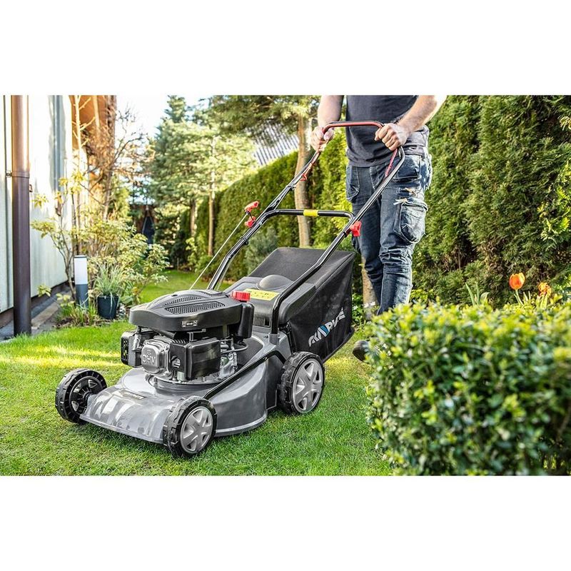 Casa si Gradina - Gradinarit si plante - Utilaje gradina - Masini de tuns iarba - Masina de tuns iarba, gazon, pe benzina, 1300 W, 1.8 CP, 40 cm, Graphite - Infinity.ro