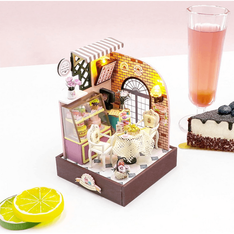 Jucarii, Copii si Bebe - Jucarii si jocuri - Jocuri si puzzle - Puzzle - Puzzle 3D, Casa de papusi in miniatura DIY, Sweet Cake Station, 15.8x10x10cm - Infinity.ro