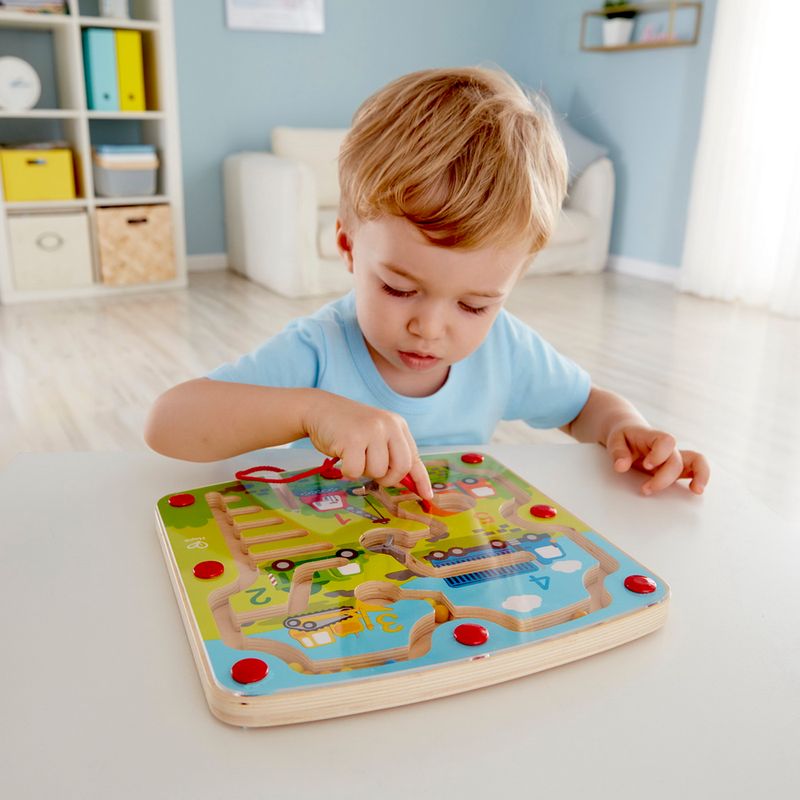 Jucarii, Copii si Bebe - Jucarii si jocuri - Jucarii bebelusi - Jucarii interactive bebelusi - Hape labirint magnetic constructii si numere - Infinity.ro