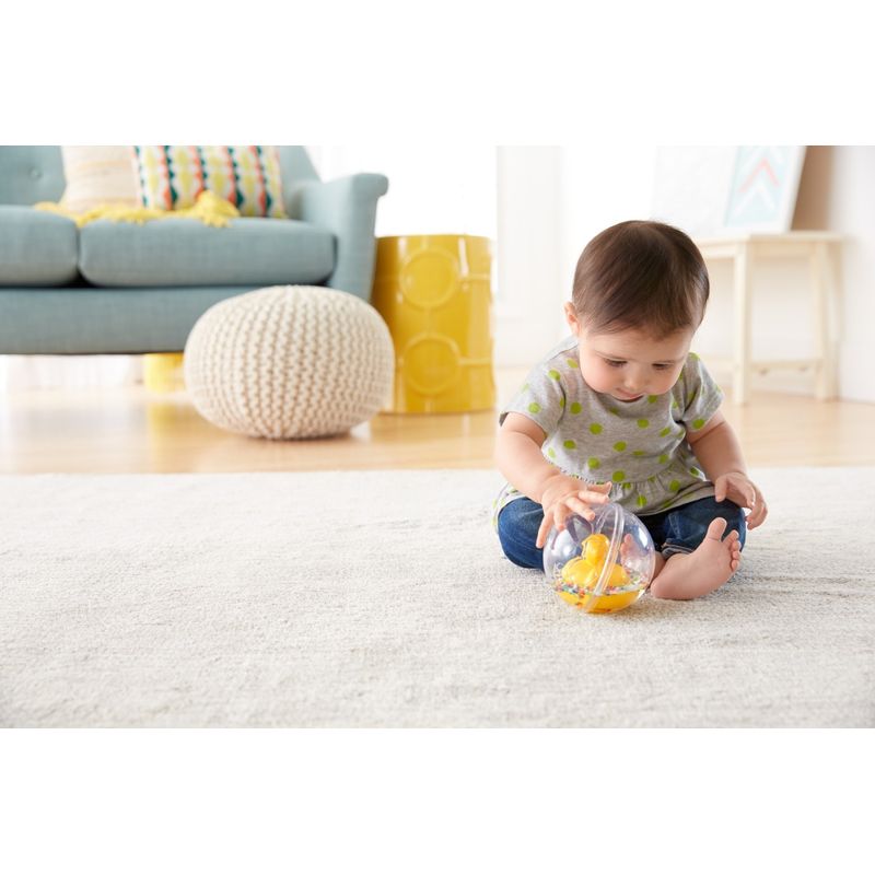 Jucarii, Copii si Bebe - Jucarii si jocuri - Jucarii bebelusi - Jucarii interactive bebelusi - Fisher price ratusca in minge transparenta - Infinity.ro