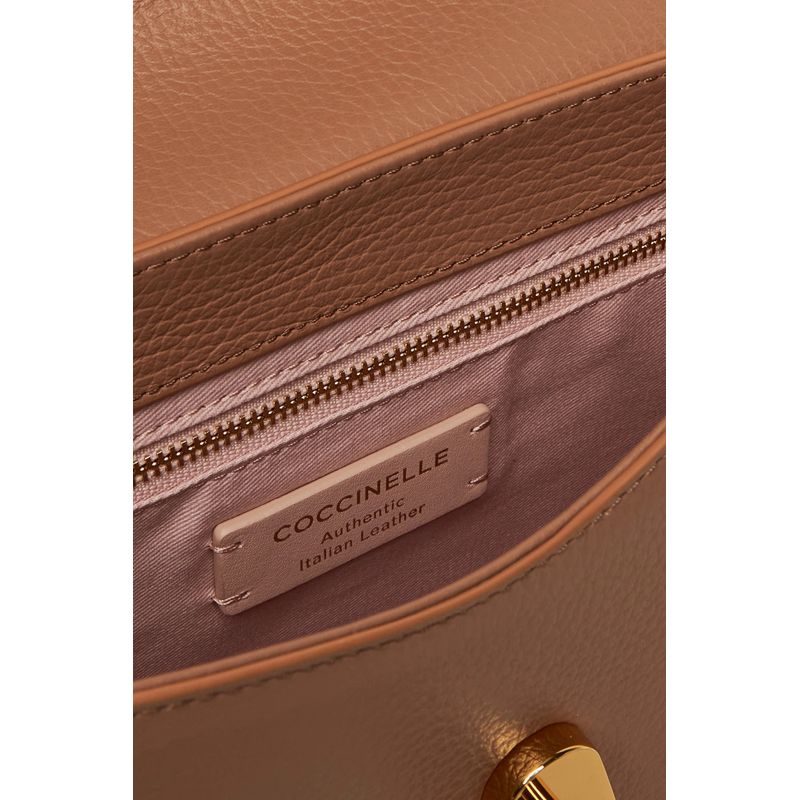 Fashion, accesorii si bijuterii - Femei - Accesorii femei - Genti si rucsacuri femei - Geanta de umar dama Coccinelle Dev E1QTF120201 32 x 20 x 5.5 cm Maro - Infinity.ro