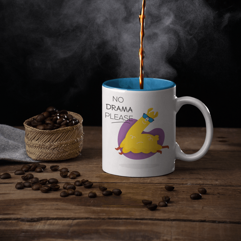 Casa si Gradina - Bucatarie si vesela - Cani si pahare - Cani si cesti - Cana alba personalizata cu lama si textul No drama please, INOVATIX®. 330ml - Infinity.ro