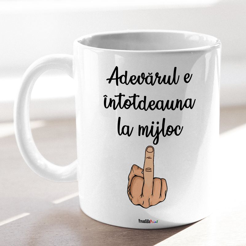Casa si Gradina - Bucatarie si vesela - Cani si pahare - Cani si cesti - Cana alba personalizata "Adevarul e intotdeauna la mijloc", INOVATIX®. 330ml - Infinity.ro