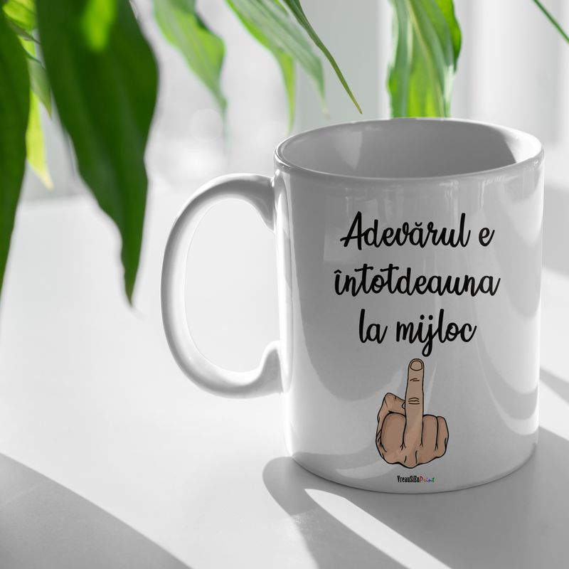 Casa si Gradina - Bucatarie si vesela - Cani si pahare - Cani si cesti - Cana alba personalizata "Adevarul e intotdeauna la mijloc", INOVATIX®. 330ml - Infinity.ro