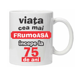 Casa si Gradina - Bucatarie si vesela - Cani si pahare - Cani si cesti - Cana alba personalizata "Viata frumoasa incepe la...", 75 ani, INOVATIX®. 330ml - Infinity.ro
