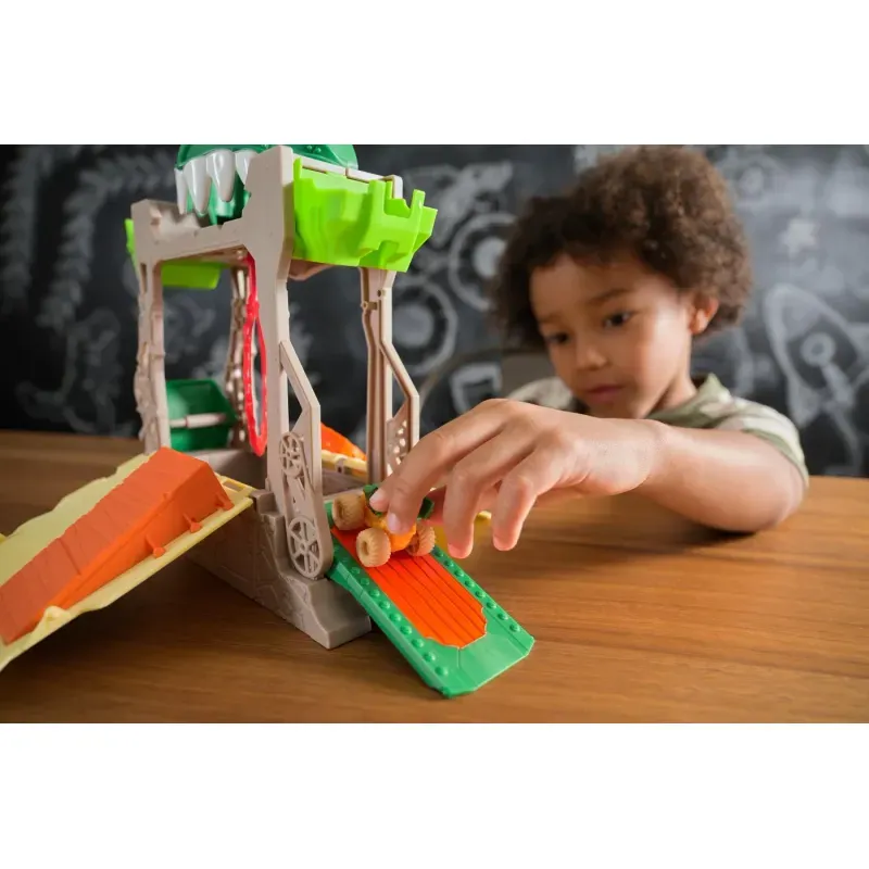 Jucarii, Copii si Bebe - Jucarii si jocuri - Vehicule si jucarii cu telecomanda - Masinute - Monster Jam Set Dragon Dungeon Of Doom - Infinity.ro