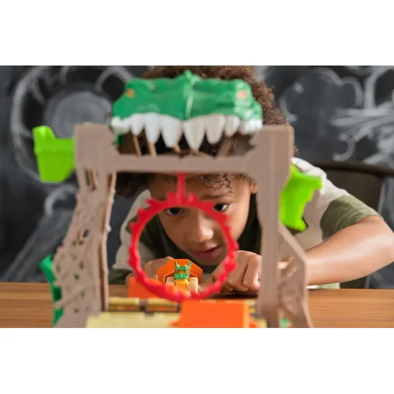 Jucarii, Copii si Bebe - Jucarii si jocuri - Vehicule si jucarii cu telecomanda - Masinute - Monster Jam Set Dragon Dungeon Of Doom - Infinity.ro