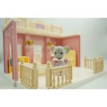 Jucarii, Copii si Bebe - Jucarii si jocuri - Papusi si accesorii - Casute de papusi si mobilier - Baie pentru papusi cu mobilier si figurina - Infinity.ro