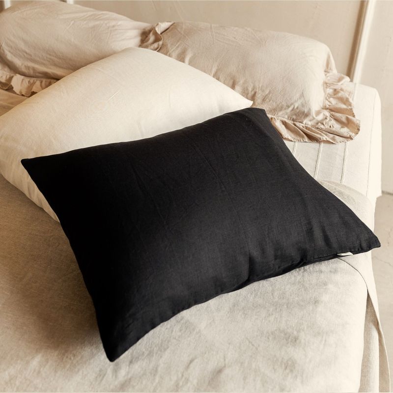 Casa si Gradina - Textile si covoare - Lenjerii de pat - Fete de perna - Set 2 Fete de perna Kotonia Home Hotel, 100% bumbac, Olandina color, dimensiunea 50x70 cm, negru - Infinity.ro