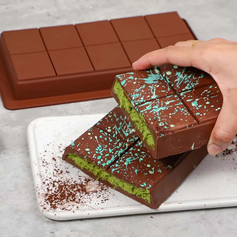 Casa si Gradina - Bucatarie si vesela - Ustensile bucatarie - Forme prajituri - Forma ciocolata din silicon premium, antiaderenta Koken Forma clasica ciocolata Dubai 10 patratele, 25x13x1.5 cm, Maro - Infinity.ro