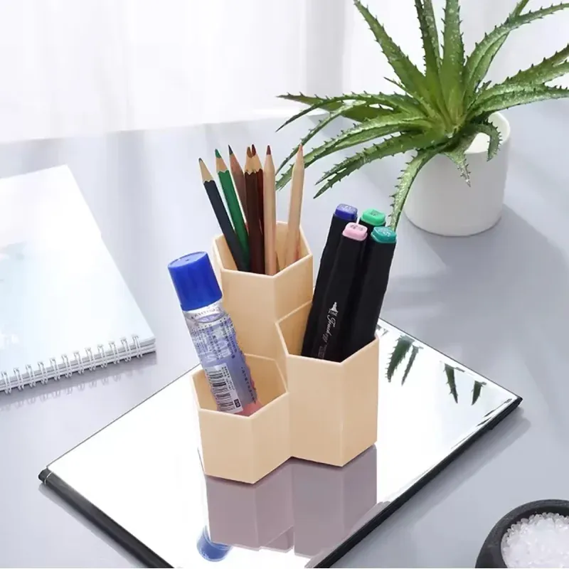 Ingrijire personala si Cosmetice - Machiaj - Aplicatoare si pensule machiaj - Suport pensule machiaj, 3 compartimente, din plastic, Gonga® Crem - Infinity.ro