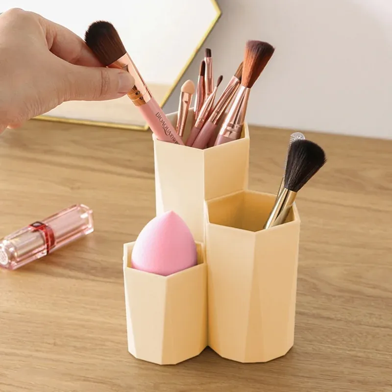 Ingrijire personala si Cosmetice - Machiaj - Aplicatoare si pensule machiaj - Suport pensule machiaj, 3 compartimente, din plastic, Gonga® Crem - Infinity.ro