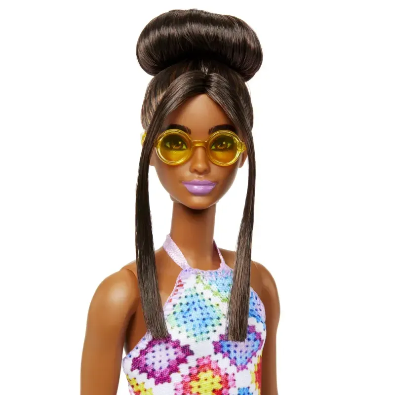 Jucarii, Copii si Bebe - Jucarii si jocuri - Papusi si accesorii - Papusi - Papusa Barbie Fashionistas Satena cu ochelari de soare galbeni - Infinity.ro