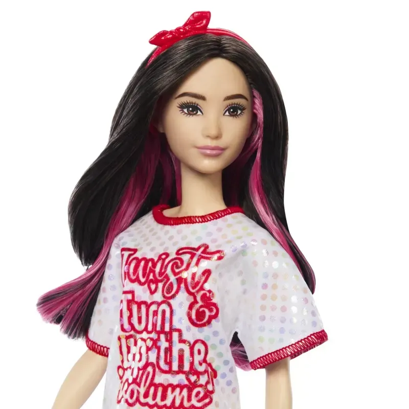 Jucarii, Copii si Bebe - Jucarii si jocuri - Papusi si accesorii - Papusi - Papusa Barbie fashionistas bruneta cu rochita sport - Infinity.ro